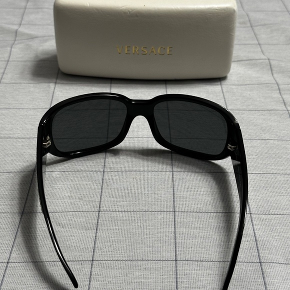 Gorgeous Versace Sunglasses Made in Italy main image 10
